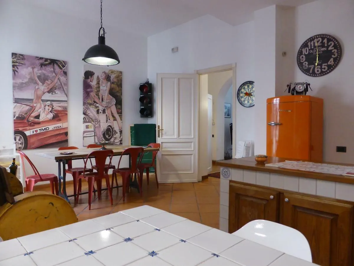 Home46 Νάπολη 0*,