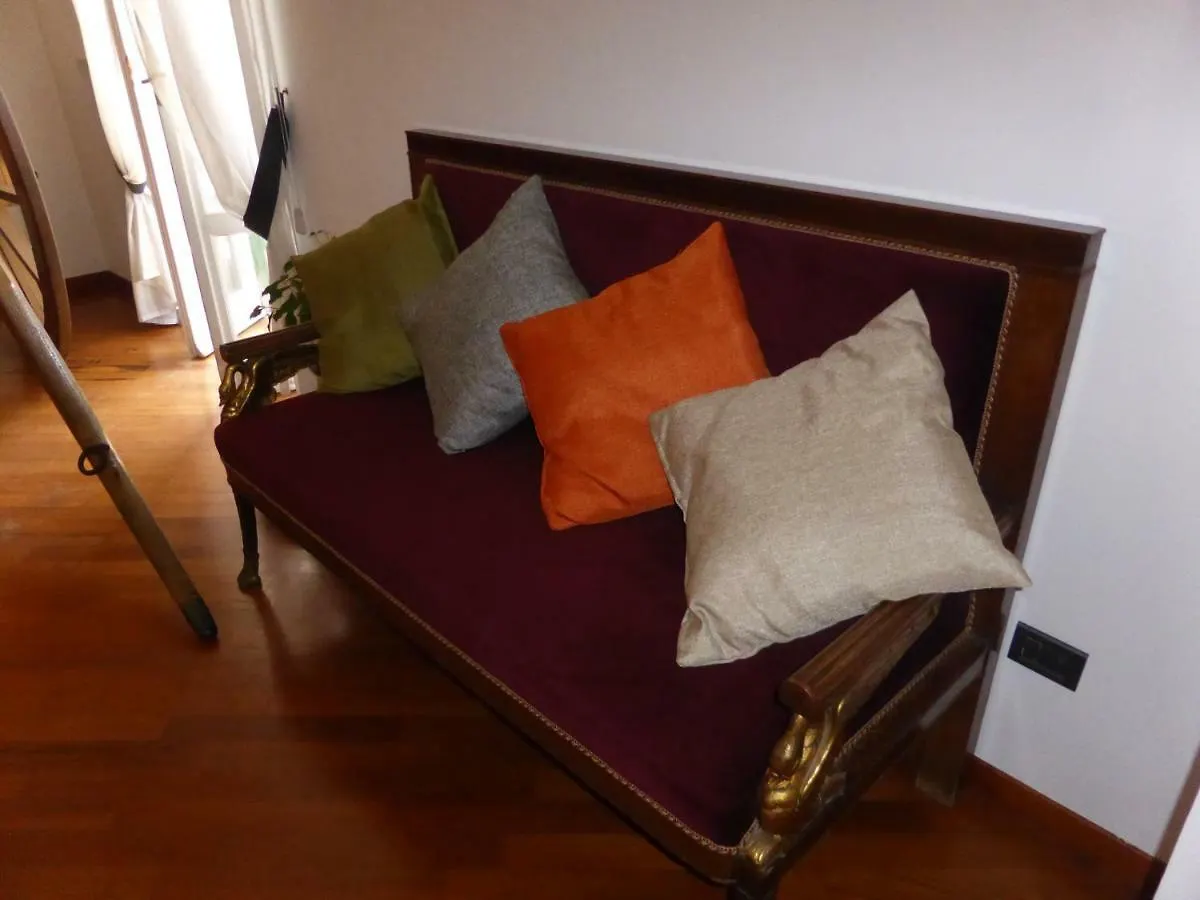 Home46 Νάπολη 0*,  Ιταλία